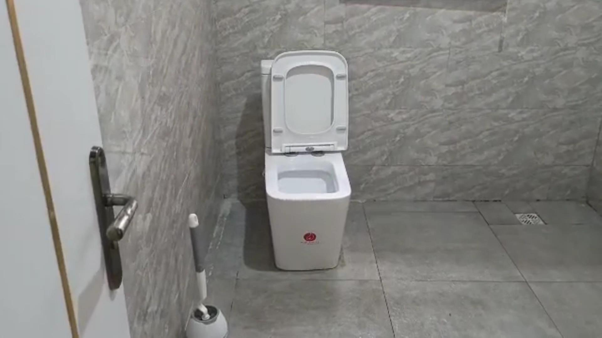 Tiolet of bedroom upstairs